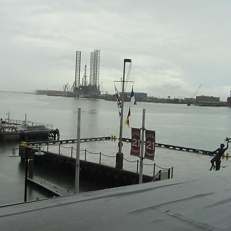 Harbor House Hotel And Marina Galveston Exterior photo