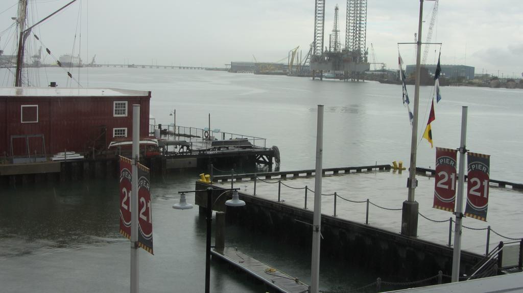Harbor House Hotel And Marina Galveston Exterior photo