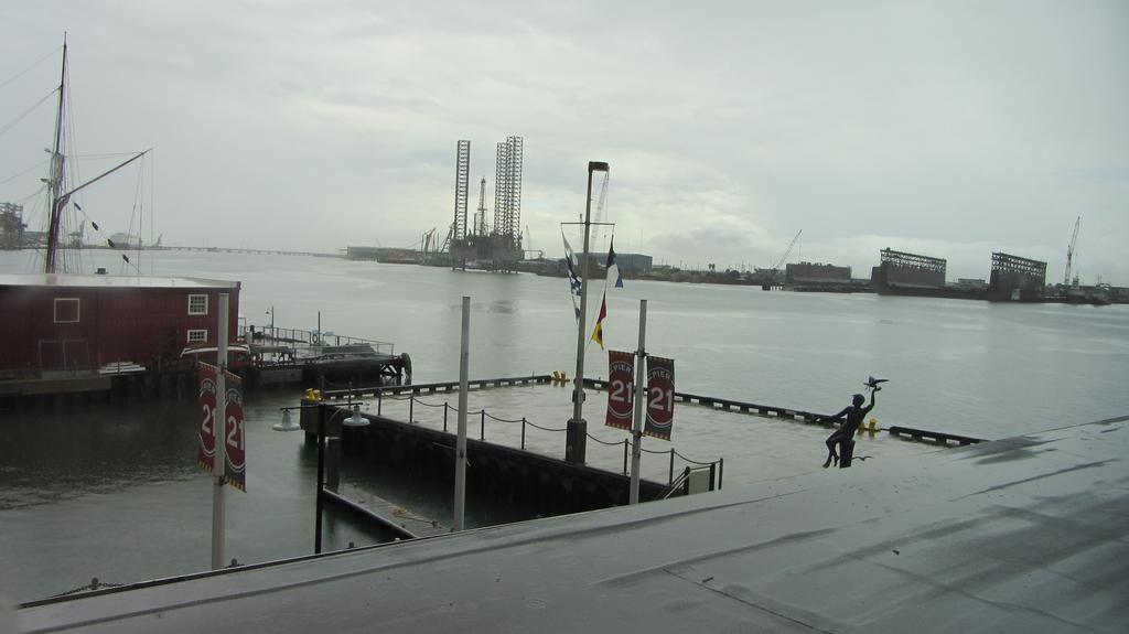 Harbor House Hotel And Marina Galveston Exterior photo