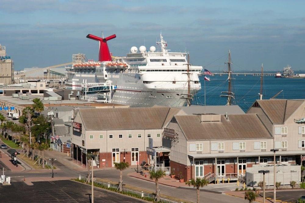 Harbor House Hotel And Marina Galveston Exterior photo