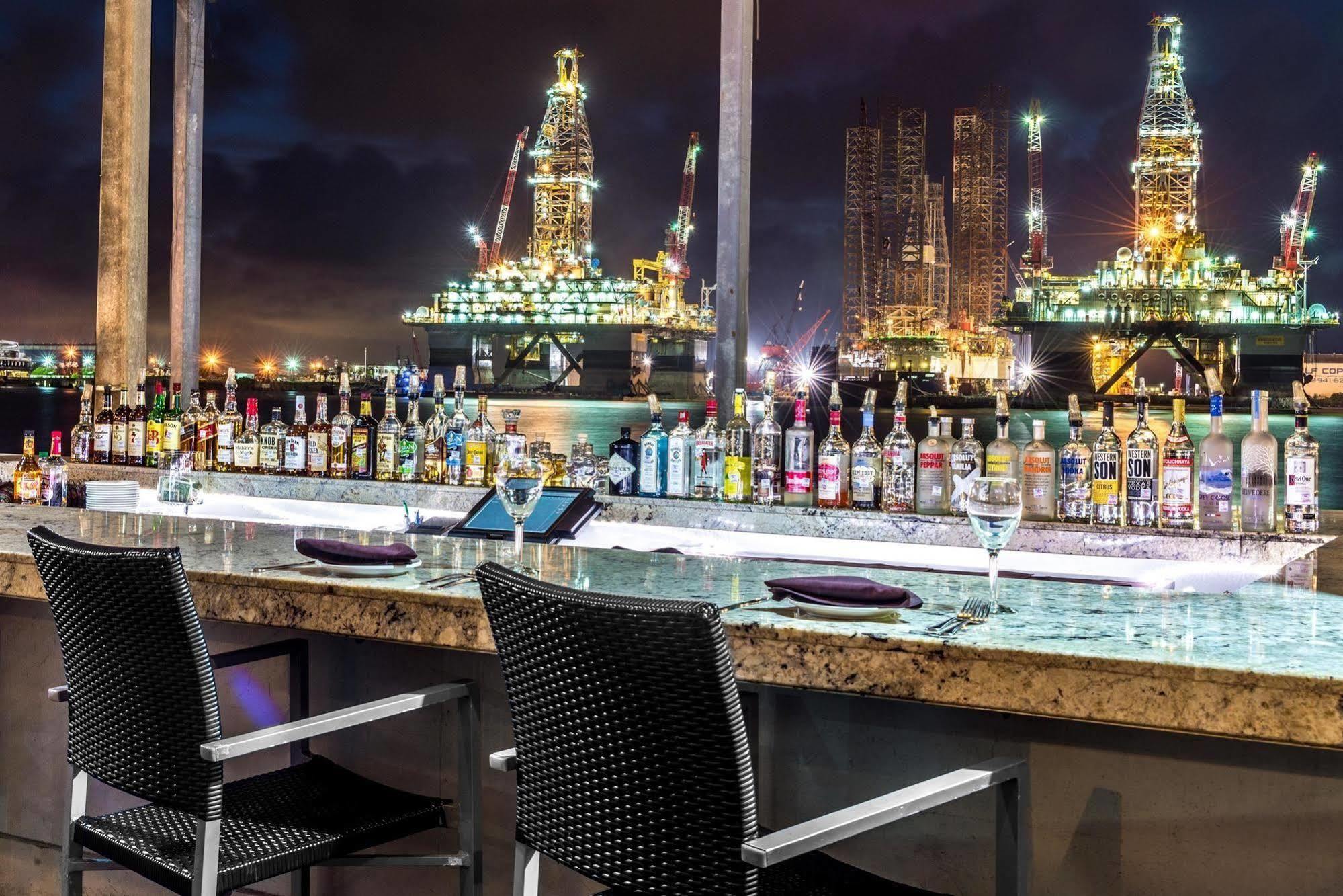 Harbor House Hotel And Marina Galveston Exterior photo